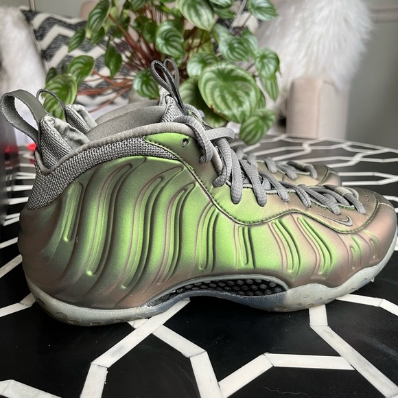 Women’s Nike Air Foamposite One Dark Stucco Green Black - Picture 8 of 17